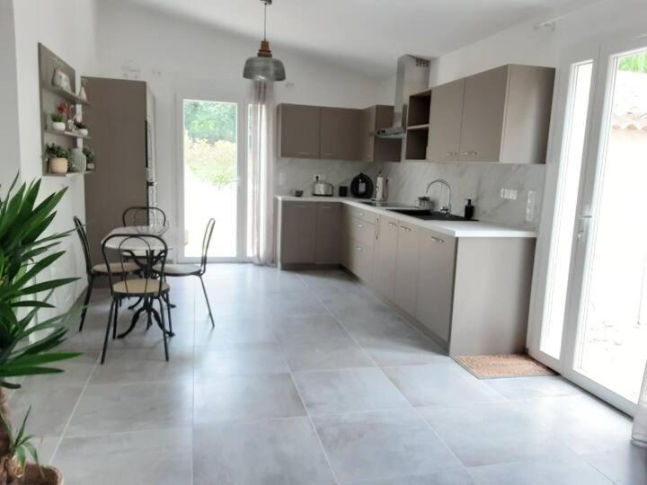 Bastide Provencale Villa Cadenet Eksteriør billede
